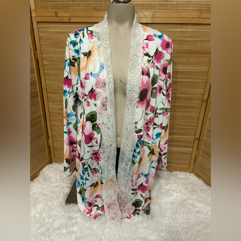 Breezies floral lace open front robe kimono woman’s size large